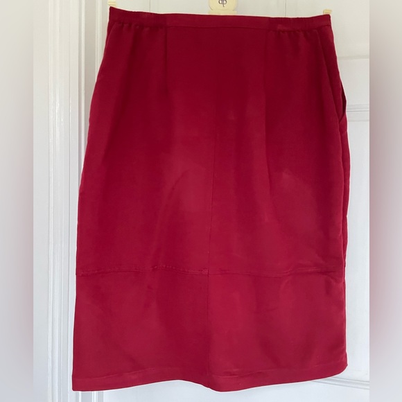 Size 16 burgundy red skirt - Picture 3 of 10